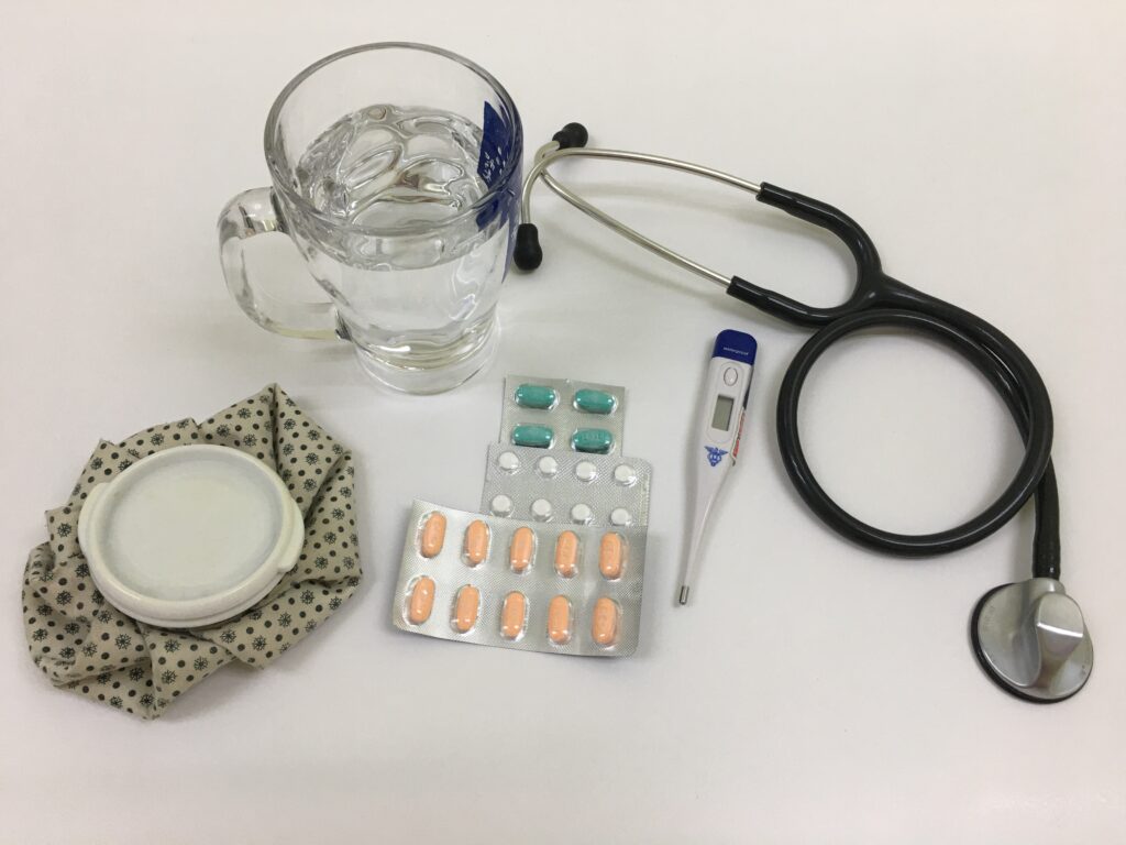 Est-ce que le thermomètre frontal est simple à utiliser ?